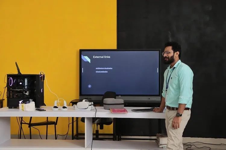 Beyond the Viewport delivering an Immersive Design masterclass at Cindrebay School of Design